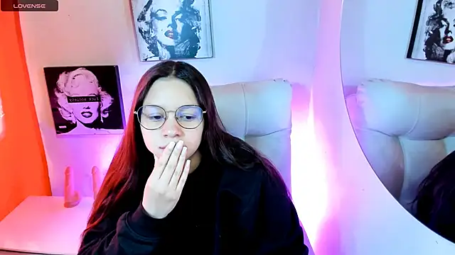 SamanthaRoldaan online show from March 24, 2026, 3:23 pm