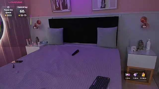 chloe watson  online show from November 13, 2025, 9:30 pm