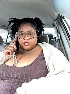 Snapshot of kweenxkarma chatting on October 27, 2025, 9:49 pm kweenxkarma online show from October 27, 2025, 9:49 pm