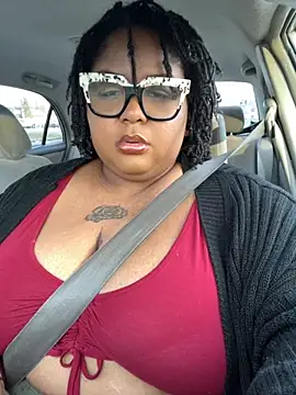 Snapshot of kweenxkarma chatting on November 1, 2025, 12:39 am kweenxkarma online show from November 1, 2025, 12:39 am