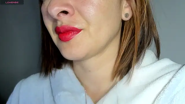 queen fetish online show from March 24, 2026, 9:42 am