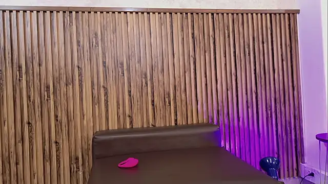 evelynjohnsoon online show from November 28, 2025, 1:00 pm