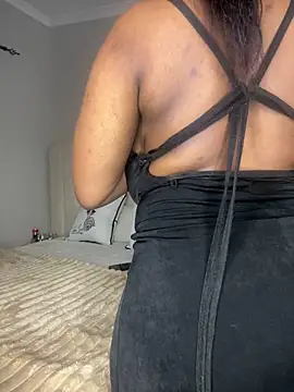 Bustygoddess32 online show from February 27, 2026, 12:00 am