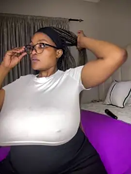 Bustygoddess32 online show from May 21, 2026, 10:18 pm