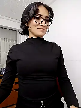 Snapshot of Hannaaaa__ chatting on October 17, 2025, 6:21 pm Hannaaaa online show from October 17, 2025, 6:21 pm