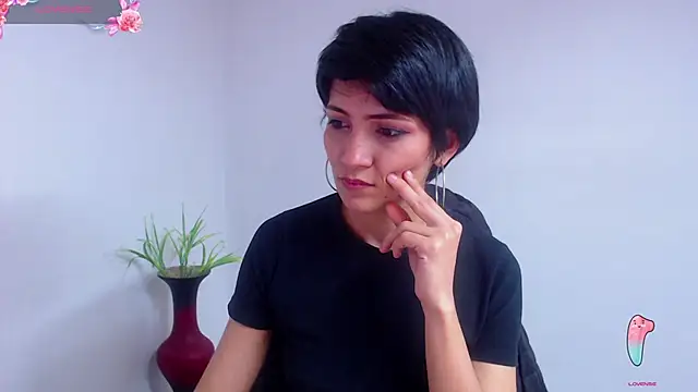 Snapshot of Hannaaaa__ chatting on December 24, 2024, 1:49 am Hannaaaa online show from December 24, 2024, 1:49 am