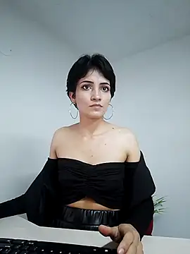 Snapshot of Hannaaaa__ chatting on December 6, 2024, 8:56 pm Hannaaaa online show from December 6, 2024, 8:56 pm