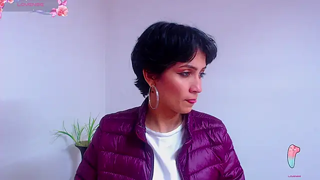 Snapshot of Hannaaaa__ chatting on December 16, 2024, 8:37 pm Hannaaaa online show from December 16, 2024, 8:37 pm