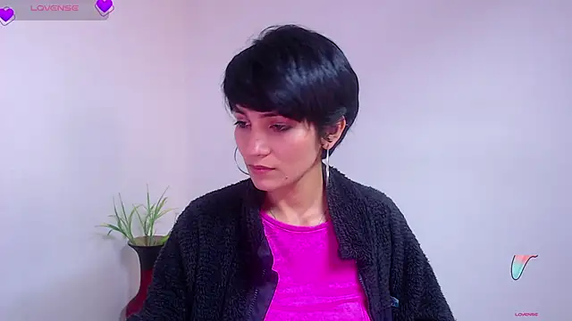 Snapshot of Hannaaaa__ chatting on January 4, 2025, 5:26 pm Hannaaaa online show from January 4, 2025, 5:26 pm