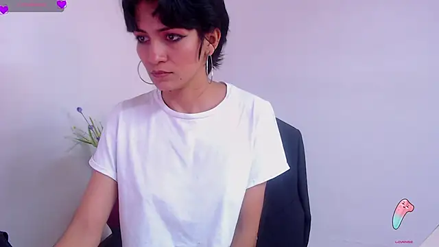 Snapshot of Hannaaaa__ chatting on January 30, 2025, 5:17 pm Hannaaaa online show from January 30, 2025, 5:17 pm