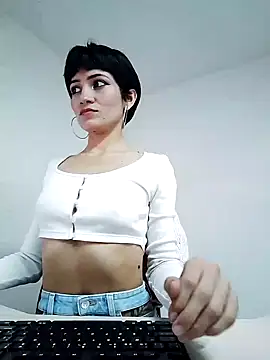 Snapshot of Hannaaaa__ chatting on December 5, 2024, 7:11 pm Hannaaaa online show from December 5, 2024, 7:11 pm
