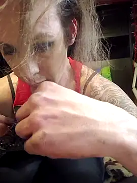 Snapshot of cdressupdiva chatting on March 2, 2025, 11:30 am cdressupdiva online show from March 2, 2025, 11:30 am