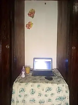 The-Peach-Flexer online show from November 13, 2025, 10:02 pm