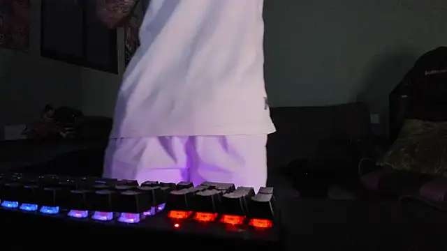 Snapshot of Sisoyalejo420 chatting on February 4, 2026, 12:27 am Sisoyalejo420 online show from February 4, 2026, 12:27 am