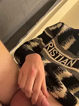 Snapshot of CreamyAustin chatting on November 27, 2025, 11:38 pm CreamyAustin online show from November 27, 2025, 11:38 pm