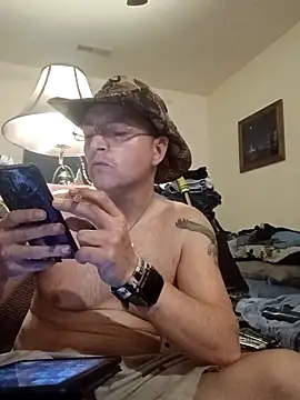 Snapshot of Lovinglife421 chatting on April 6, 2026, 10:27 am Lovinglife421 online show from April 6, 2026, 10:27 am