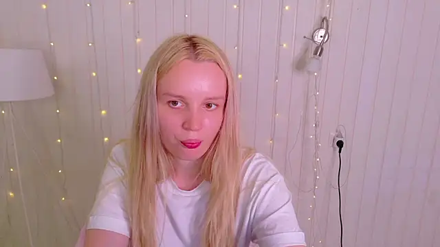 Snapshot of Beatrica_Klein chatting on July 19, 2026, 2:03 pm Beatrica Klein online show from July 19, 2026, 2:03 pm