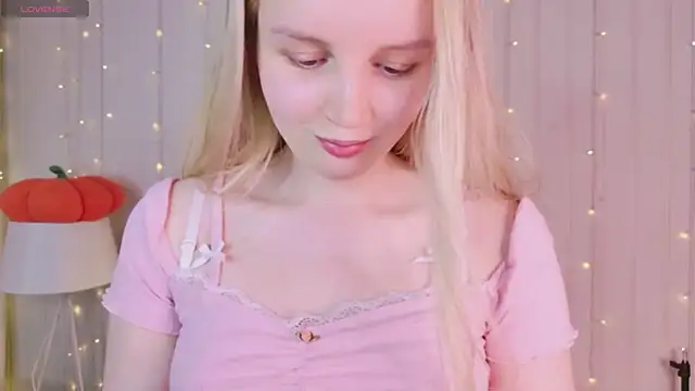 Snapshot of Beatrica_Klein chatting on June 1, 2026, 2:28 pm Beatrica Klein online show from June 1, 2026, 2:28 pm