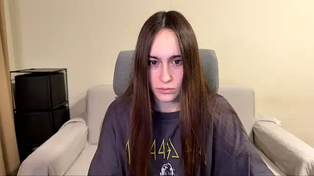 AliceKolltt online show from April 8, 2026, 8:21 pm