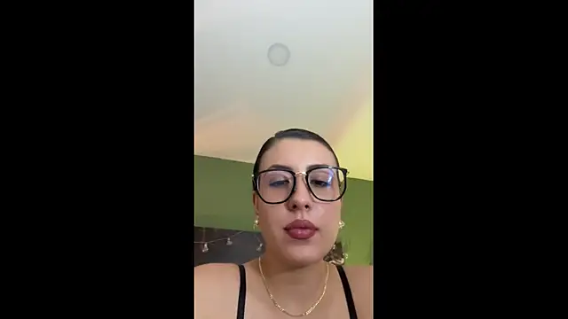 EmaSaenz online show from August 5, 2026, 10:26 pm