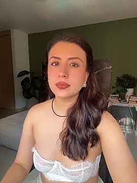 EmaSaenz online show from July 16, 2026, 9:56 pm