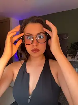 EmaSaenz online show from July 9, 2026, 10:31 pm