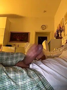 Frank22xx online show from November 23, 2025, 5:45 pm