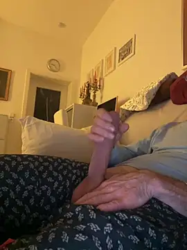 Frank22xx online show from November 9, 2025, 8:24 pm