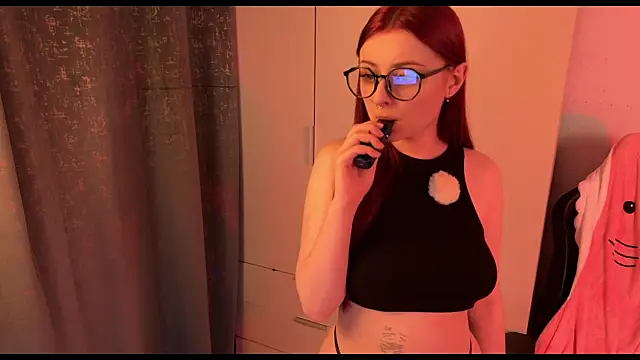 Snapshot of RozieRose chatting on November 10, 2025, 5:01 am RozieRose online show from November 10, 2025, 5:01 am