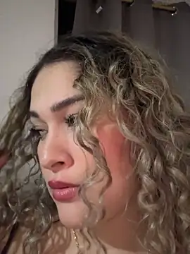 Sara smiiith211 online show from April 4, 2026, 1:01 am