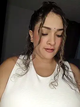 Sara smiiith211 online show from April 5, 2026, 8:26 pm