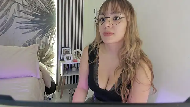 Samaantha-White online show from March 27, 2026, 11:44 am