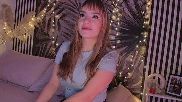 Samaantha-White online show from December 14, 2025, 11:49 am