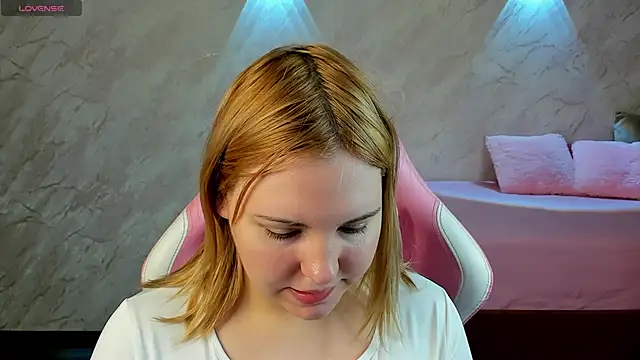 Snapshot of Stacy_Luv chatting on February 2, 2026, 9:08 am Stacy Luv online show from February 2, 2026, 9:08 am