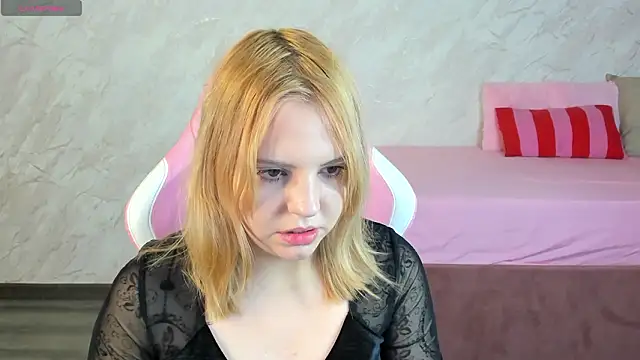 Snapshot of Stacy_Luv chatting on February 7, 2026, 8:44 am Stacy Luv online show from February 7, 2026, 8:44 am