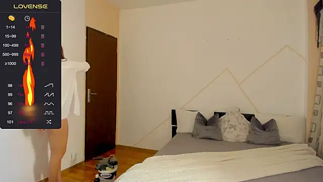 EvaWhisper online show from March 4, 2025, 8:57 am