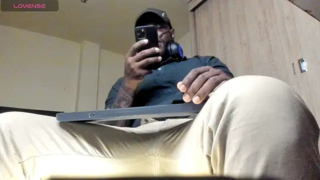 Snapshot of thomas_santtos1 chatting on July 29, 2026, 3:17 am thomas santtos1 online show from July 29, 2026, 3:17 am