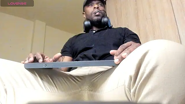 Snapshot of thomas_santtos1 chatting on August 3, 2026, 12:44 pm thomas santtos1 online show from August 3, 2026, 12:44 pm
