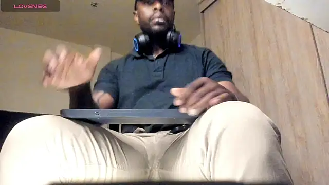 Snapshot of thomas_santtos1 chatting on August 1, 2026, 2:15 pm thomas santtos1 online show from August 1, 2026, 2:15 pm