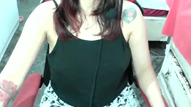 ManuEscarlate13 online show from May 5, 2026, 4:37 am