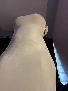 Cherrytowild online show from January 14, 2026, 5:11 am