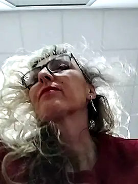 Snapshot of Tinuus chatting on March 4, 2025, 6:29 pm Tinuus online show from March 4, 2025, 6:29 pm