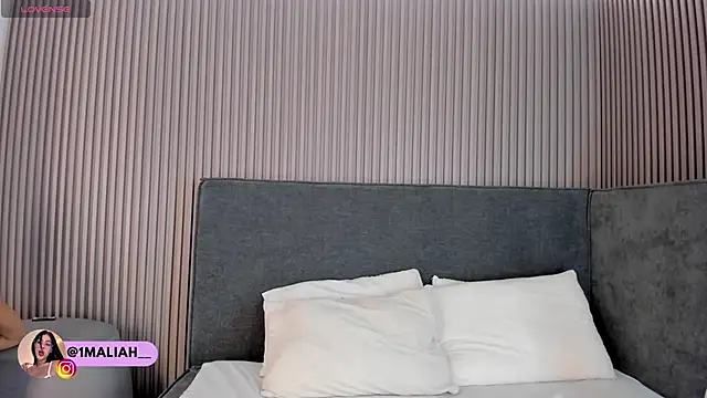 Dasha-b online show from December 4, 2025, 7:35 pm