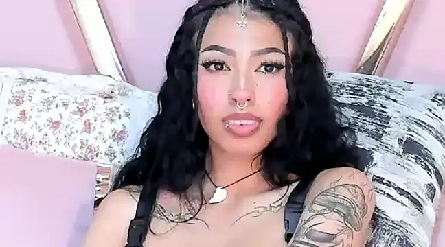 Snapshot of Eva_Benely chatting on December 20, 2024, 8:17 am Eva Benely online show from December 20, 2024, 8:17 am
