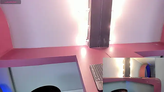 lexiethompson  online show from November 25, 2025, 12:16 pm