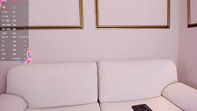 lexiethompson  online show from February 9, 2026, 12:14 pm