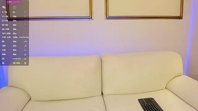 lexiethompson  online show from April 16, 2026, 12:17 pm