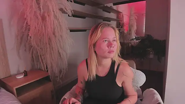 stefanny ruiz  online show from March 6, 2025, 12:30 pm