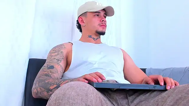 NoahhBrown online show from October 24, 2025, 5:39 am