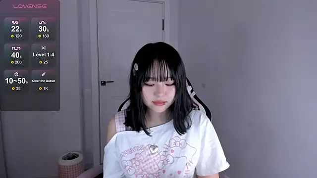 hee young11 online show from December 3, 2025, 4:02 am